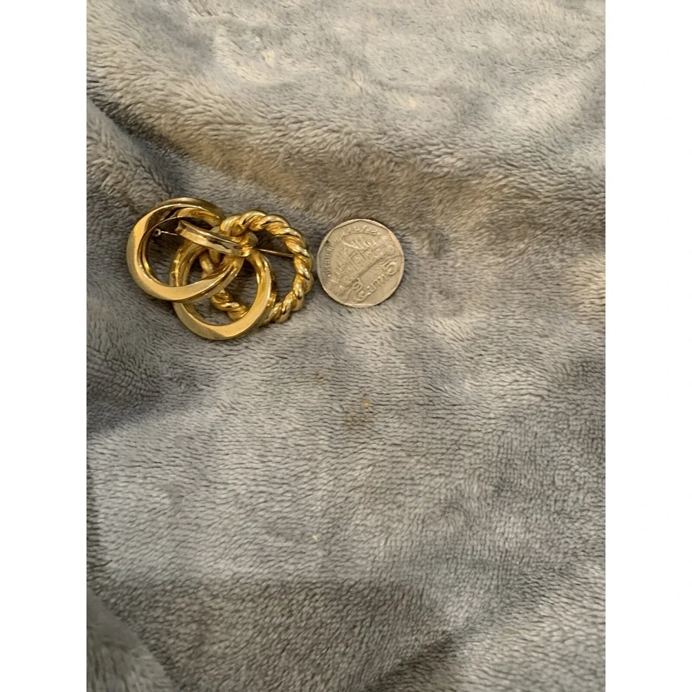Vintage Signed GROSSE Germany 1969 Gold Tone Twisted Abstract Brooch Pin‎